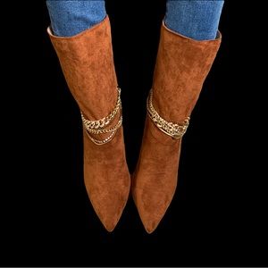 Cape Robbin Somewhere Size 11
Womens Brown Heeled Shoes with Gold Accent